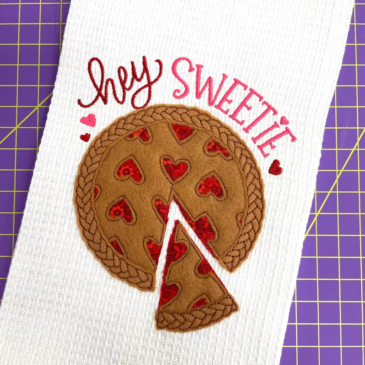 hey-sweetie-pie-tea-towel-project-kit-january-2023-dde "Hey Sweetie Pie" Tea Towel Project Kit/January (2023 DDE)